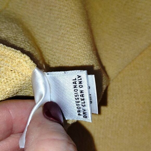 St. John Womens Top Sz Small Buttercup Yellow Tank Scoop Knit Royalty Classicore - Picture 9 of 10